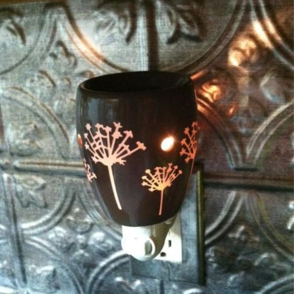 Scentsy Taro Plug In Warmer - Picture 2 of 2